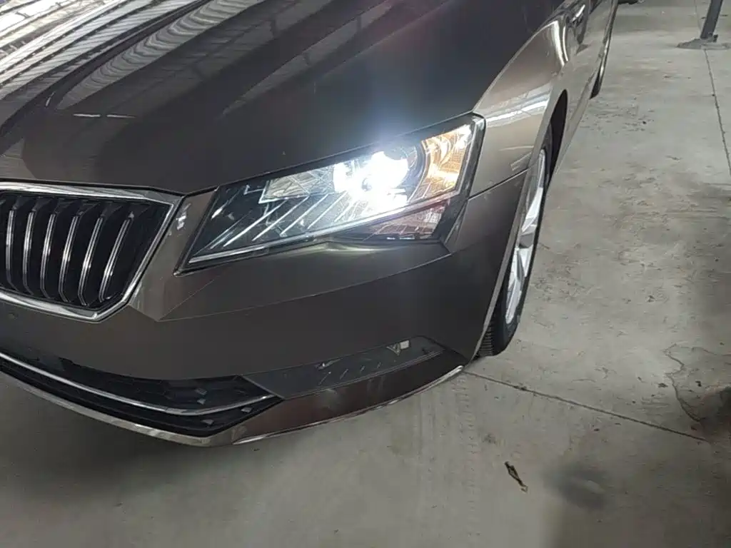 Skoda Superb 2016 — фото 24