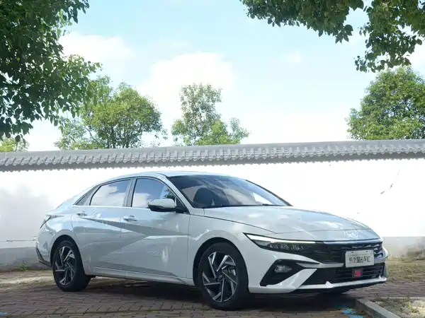 Hyundai Elantra 2024