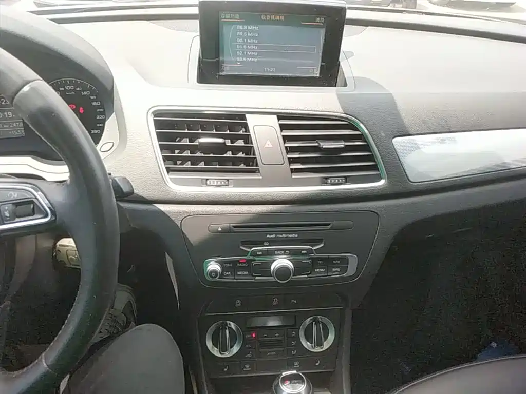 Audi Q3 2015 — фото 13