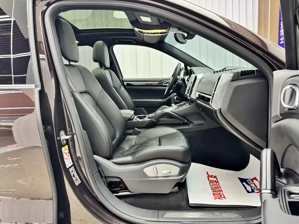 Porsche Cayenne 2016 — фото 18