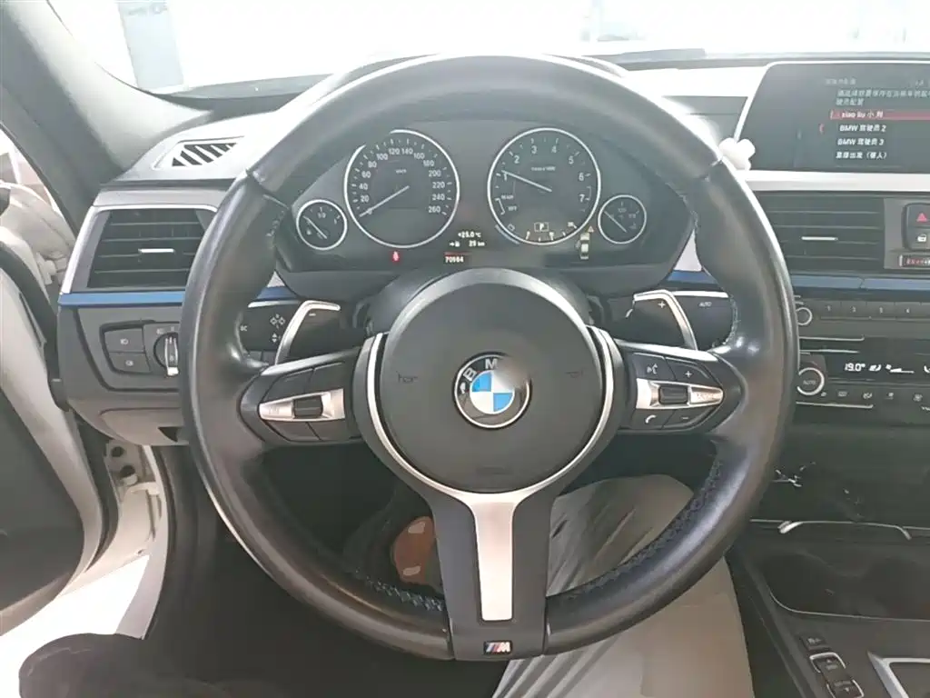 BMW 3 Series 2019 — фото 11