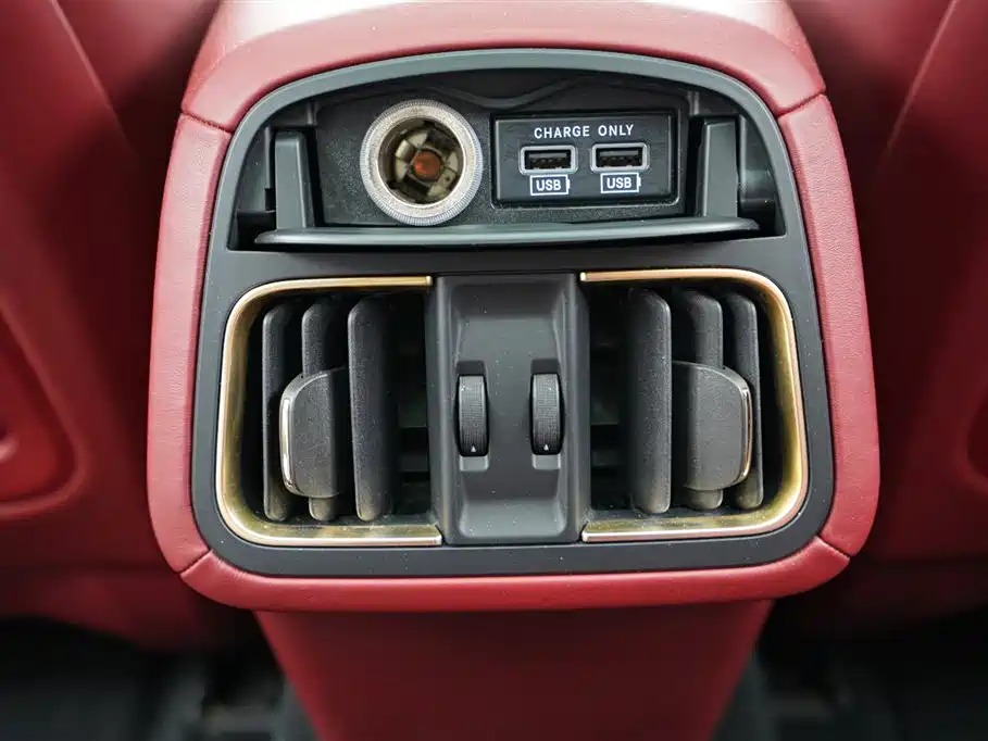 Maserati Levante 2017 — фото 15