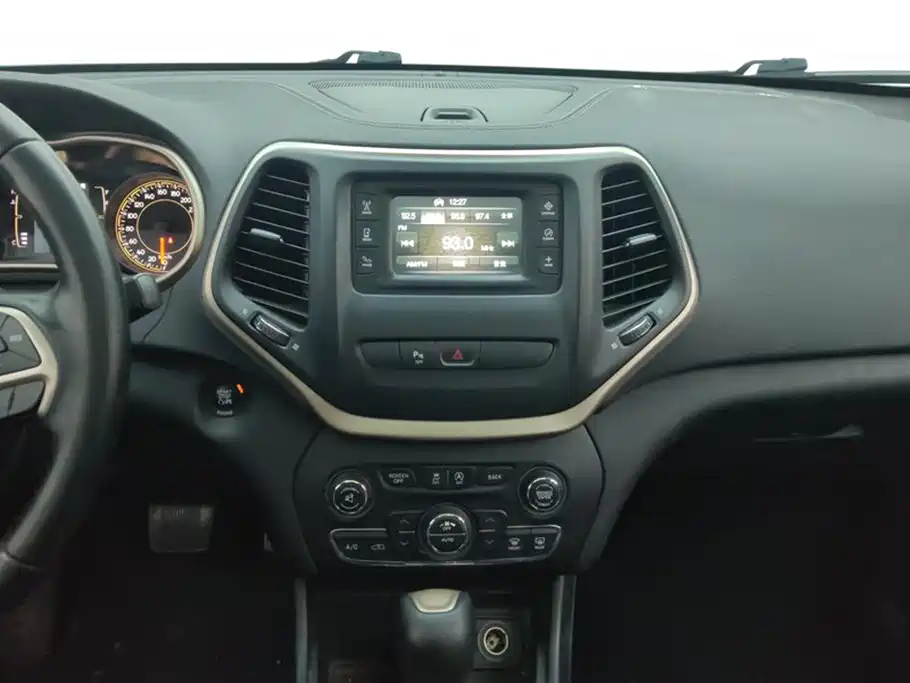 Jeep Cherokee 2016 — фото 13