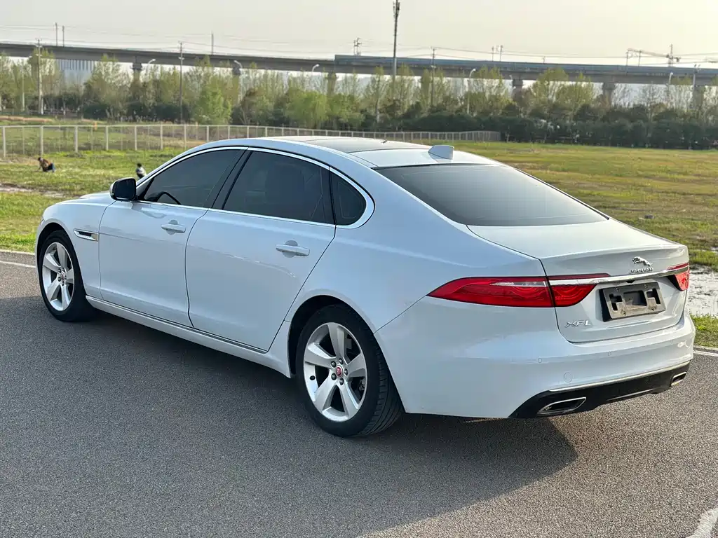 Jaguar XFL 2018 — фото 17