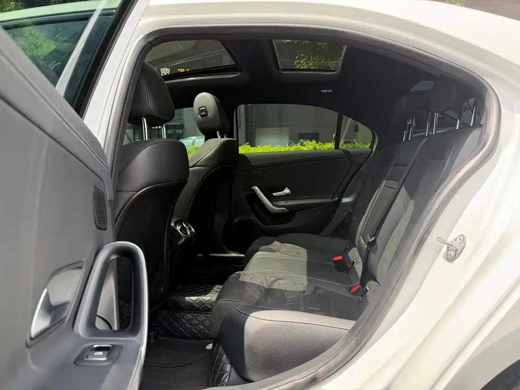 Mercedes-Benz A-Class 2019 — фото 18