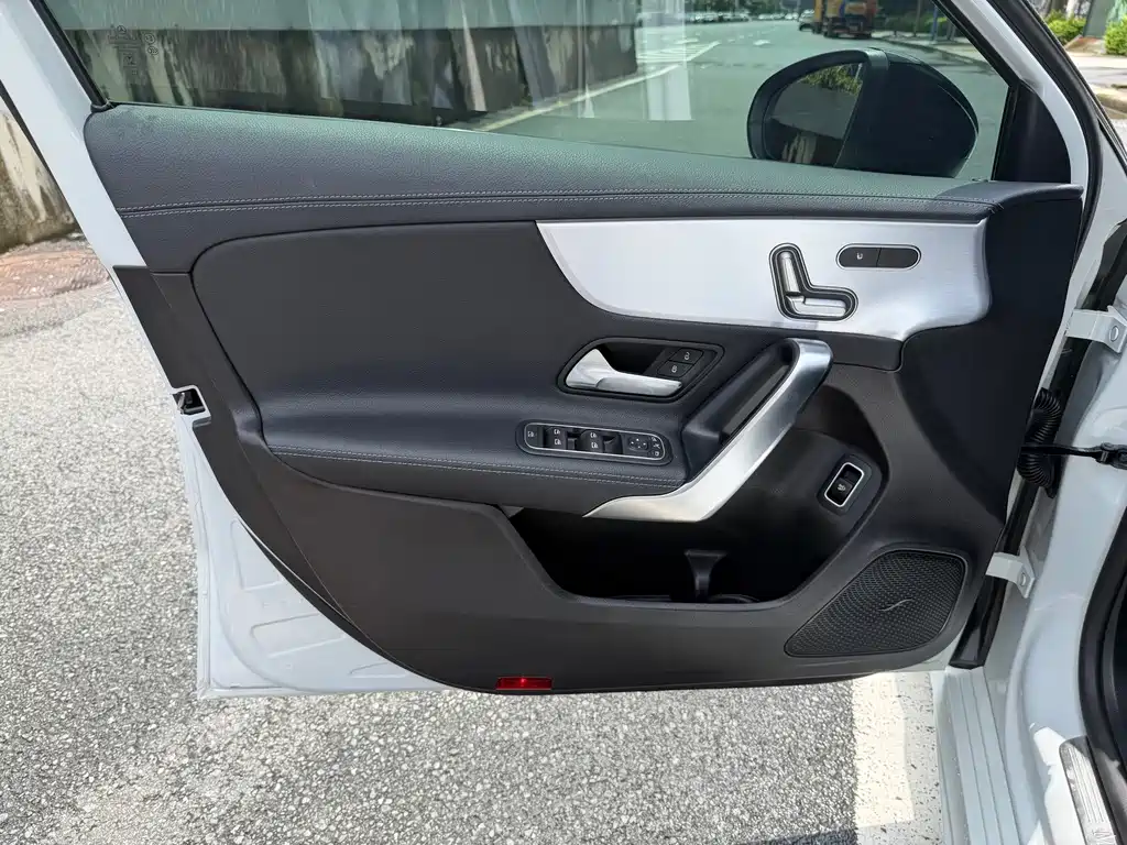 Mercedes-Benz A-Class 2019 — фото 13