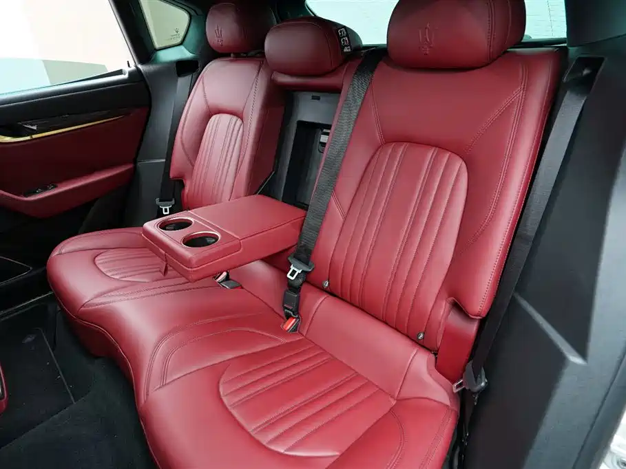 Maserati Levante 2017 — фото 13
