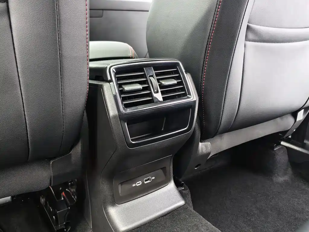 Skoda Karoq 2023 — фото 18