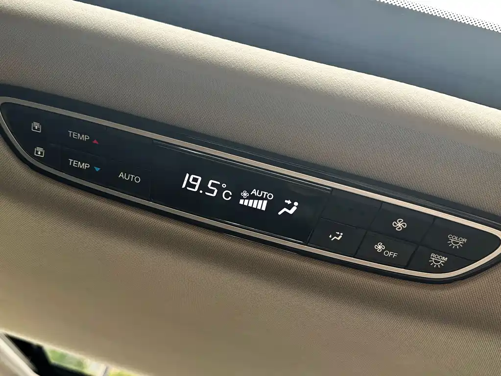 GAC Motor Trumpchi M8 2021 — фото 20