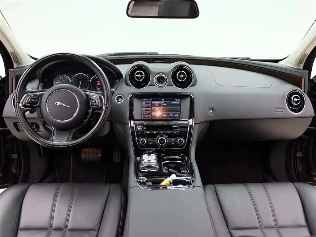 Jaguar XJ 2014 — фото 16