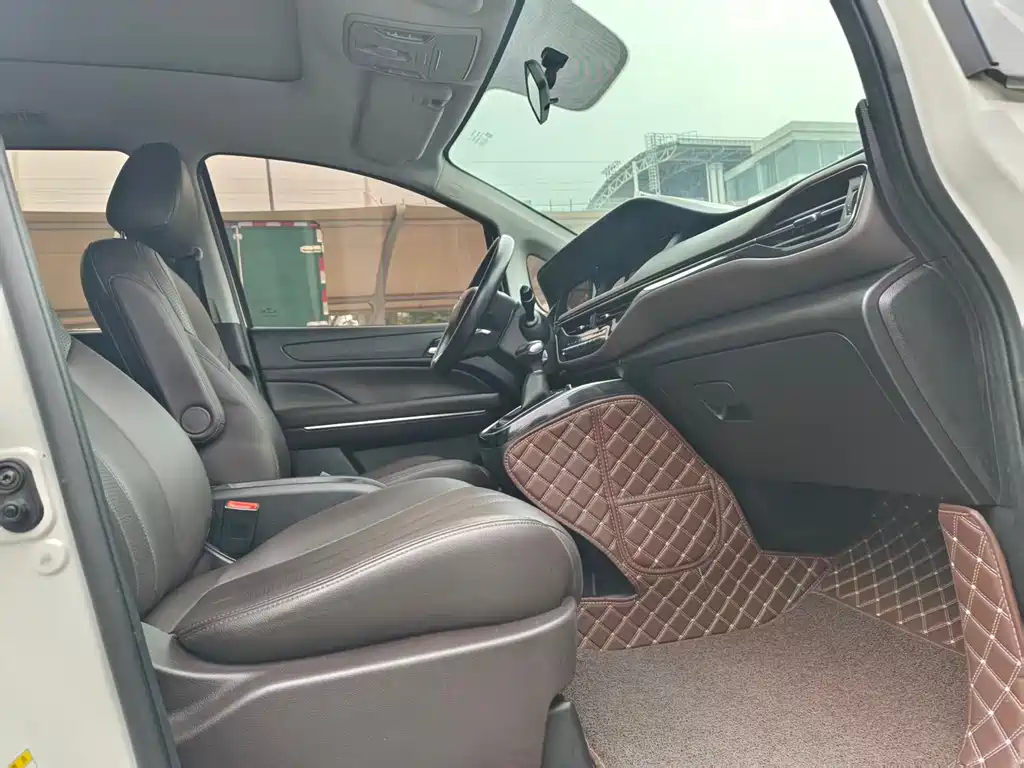 GAC Motor Trumpchi M6 2020 — фото 12