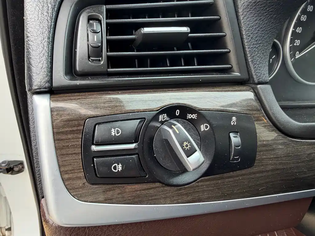 BMW 5 Series 2015 — фото 26