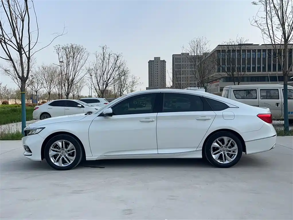 Honda Accord 2020 — фото 16