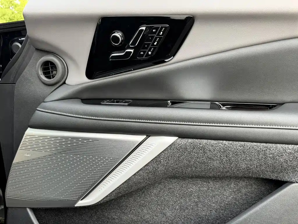 Cadillac IQ 2024 — фото 15