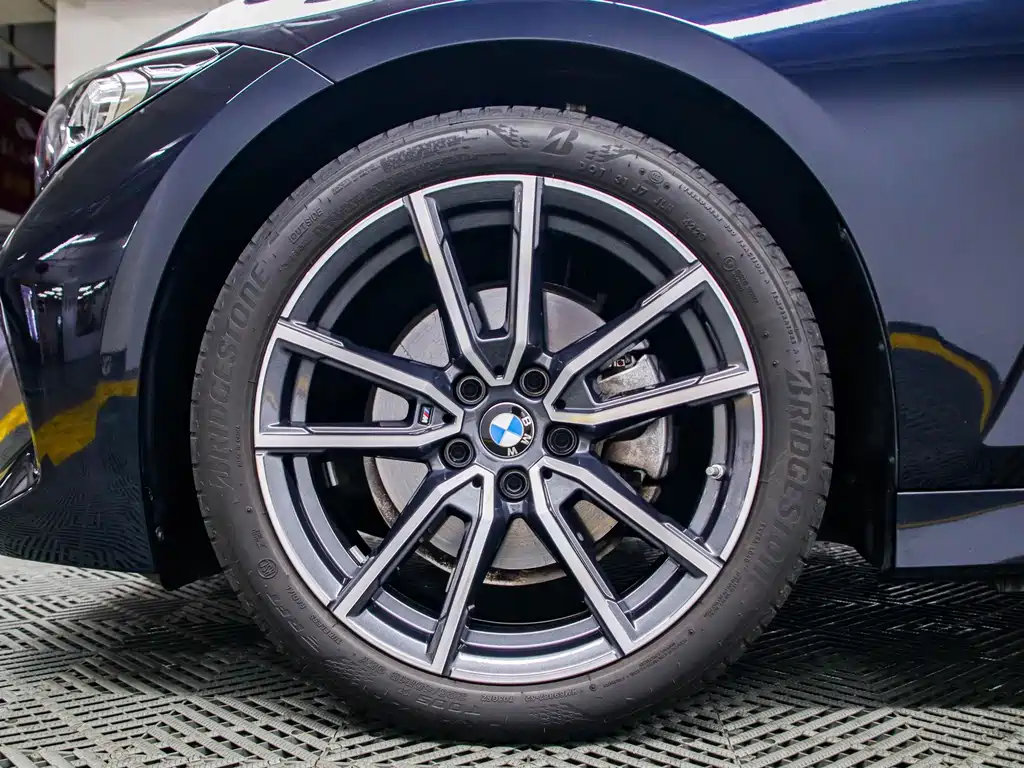BMW 3 Series 2023 — фото 18