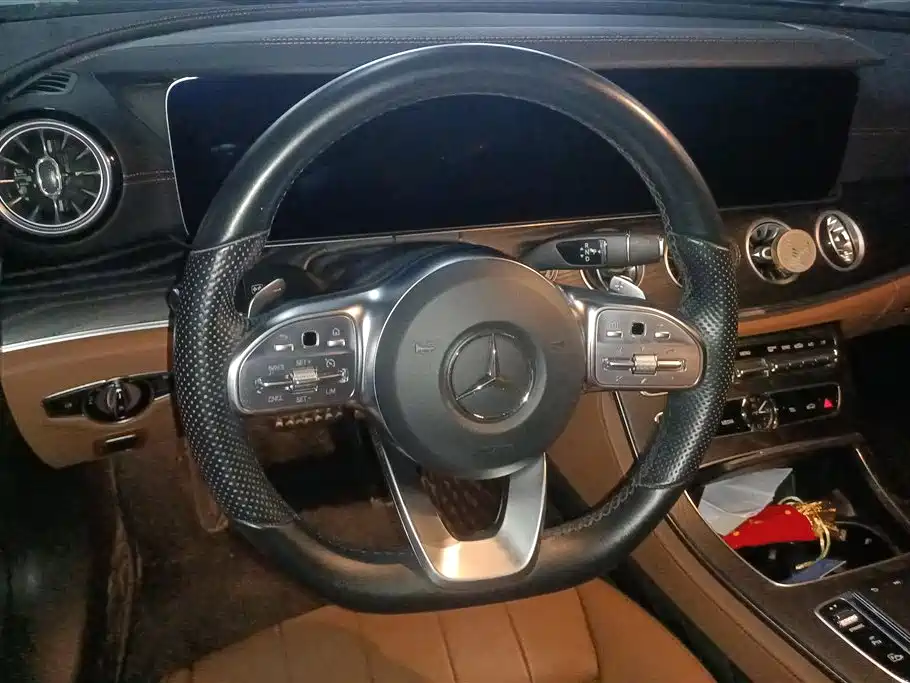 Mercedes-Benz E-Class 2020 — фото 15