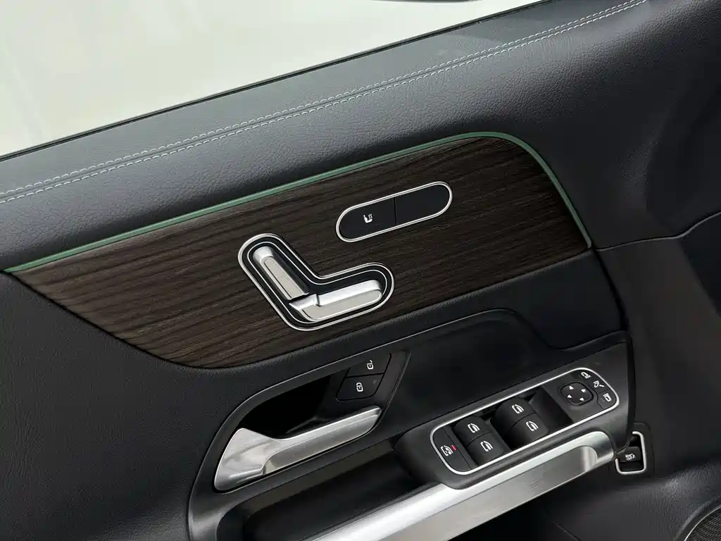 Mercedes-Benz GLB 2026