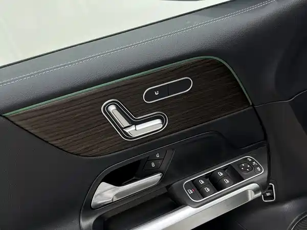 Mercedes-Benz GLB 2026