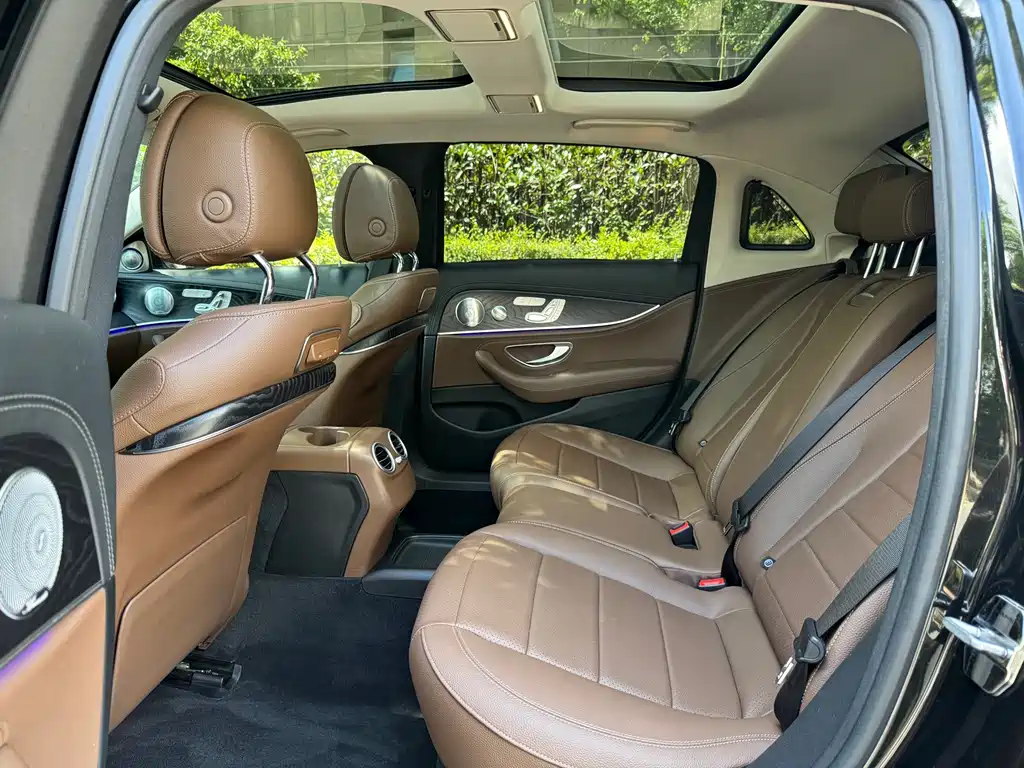 Mercedes-Benz E-Class 2018 — фото 16