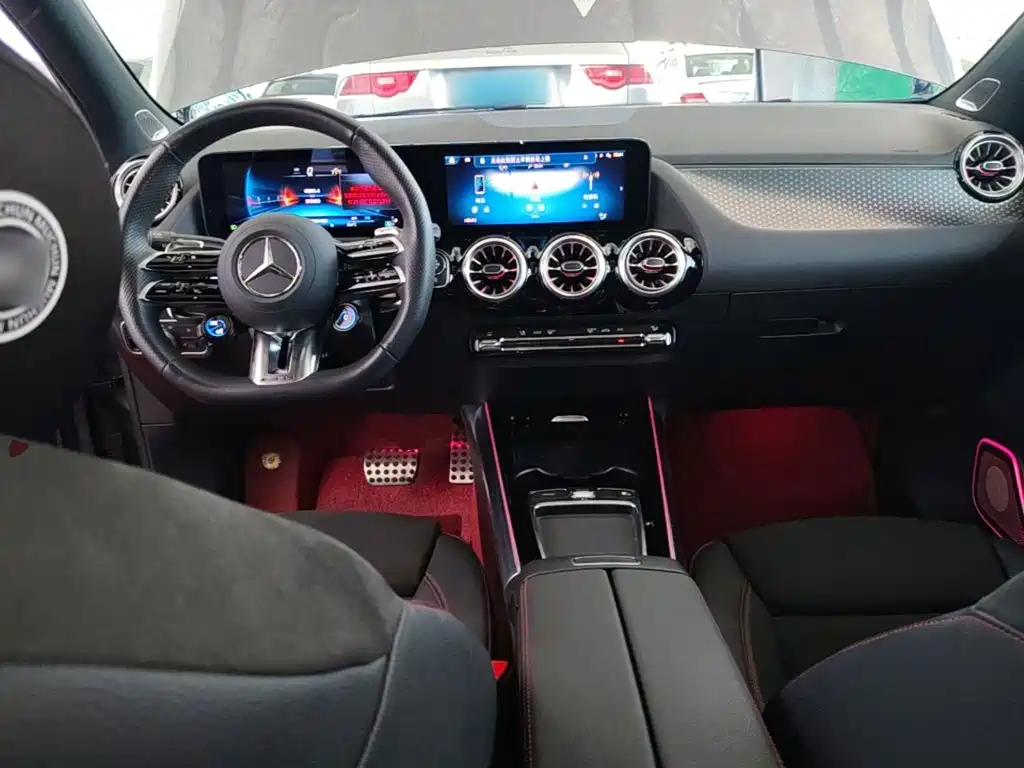 Mercedes-Benz GLA AMG 2025 — фото 10