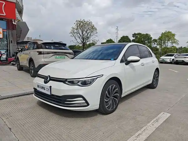 Volkswagen Golf 2025