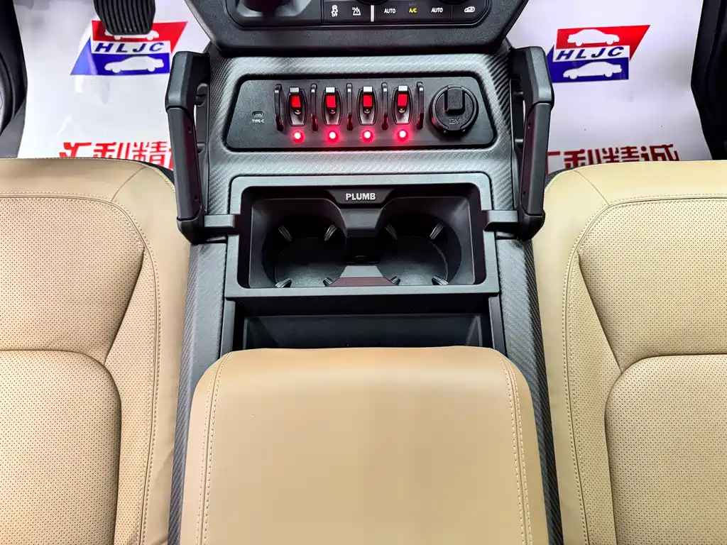 Land Rover Defender 2025 — фото 10