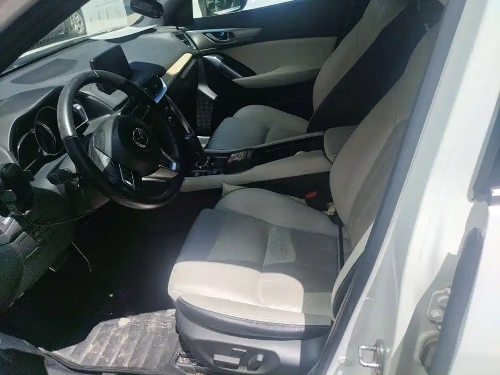 Mazda CX-4 2017 — фото 16