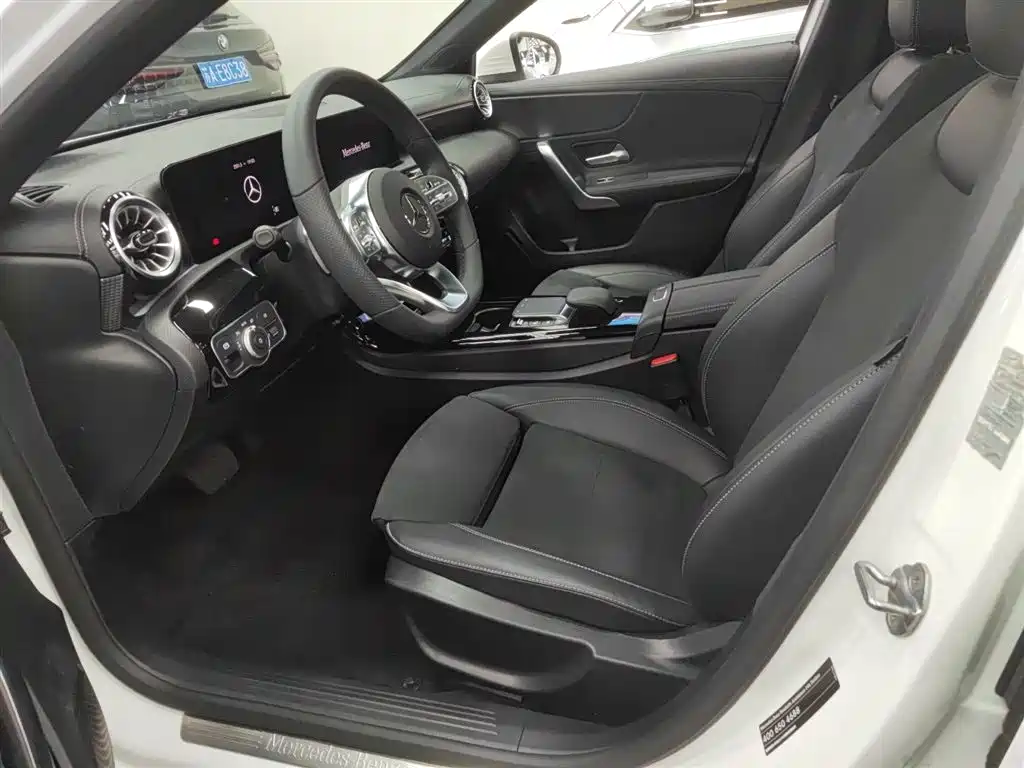 Mercedes-Benz A-Class 2022 — фото 11