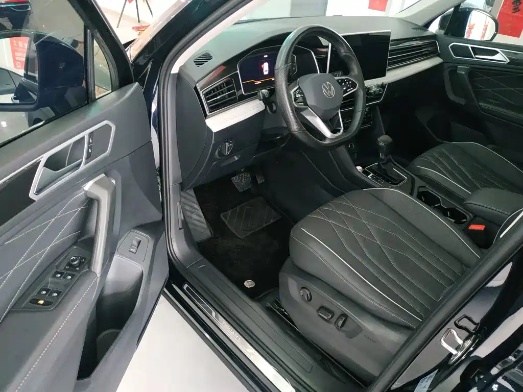 Volkswagen Tiguan L 2023 — фото 16