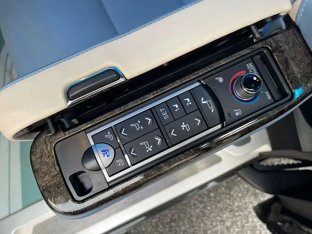 Mercedes-Benz V-Class 2017 — фото 12