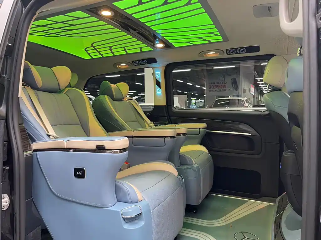 Mercedes-Benz V-Class 2017 — фото 14