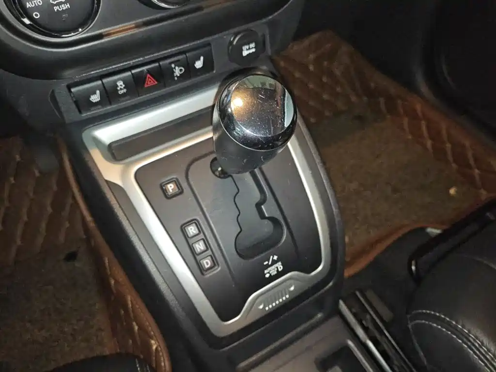 Jeep Compass 2015 — фото 10