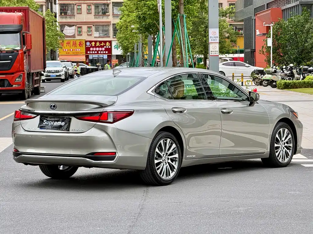 Lexus ES 2021 — фото 10