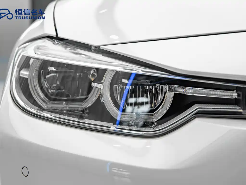 BMW 3 Series 2019 — фото 10
