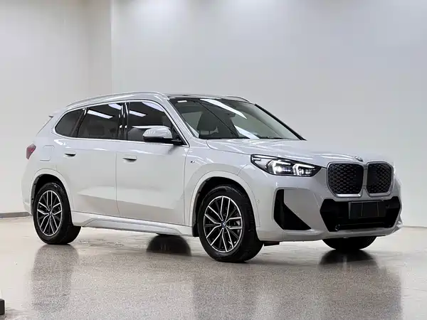 BMW iX1 2024