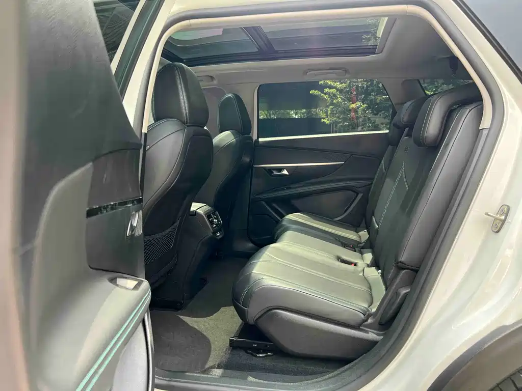 Peugeot 5008 2024 — фото 10