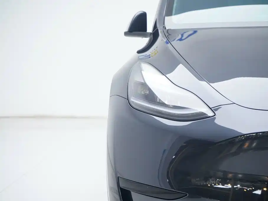 Tesla Model Y 2025 — фото 12