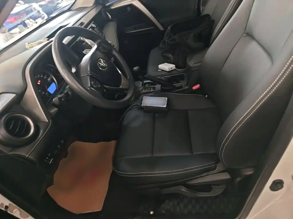 Toyota RAV4 2019 — фото 15
