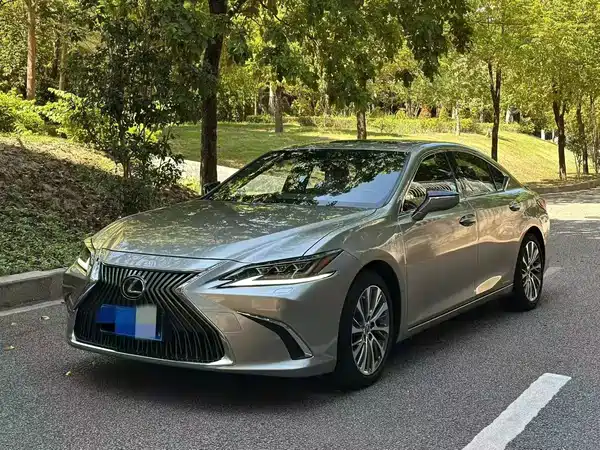 Lexus ES 2021