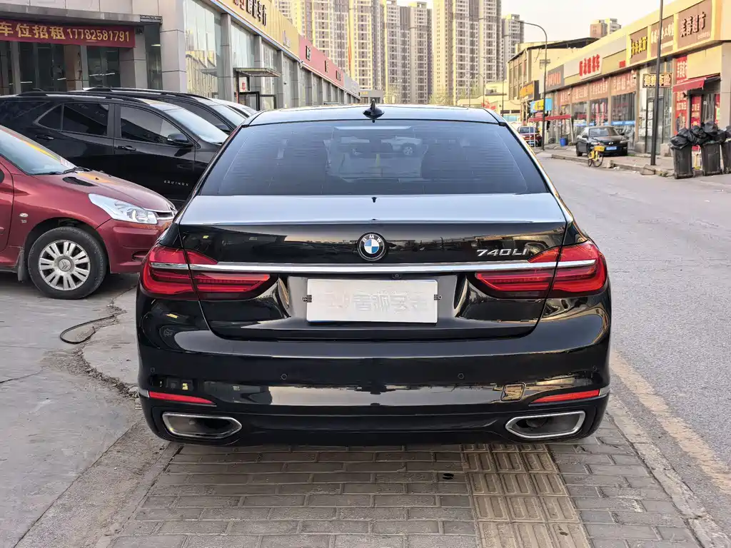BMW 7 Series 2017 — фото 15
