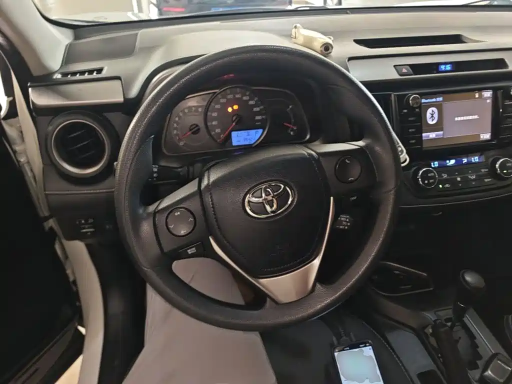 Toyota RAV4 2019 — фото 11