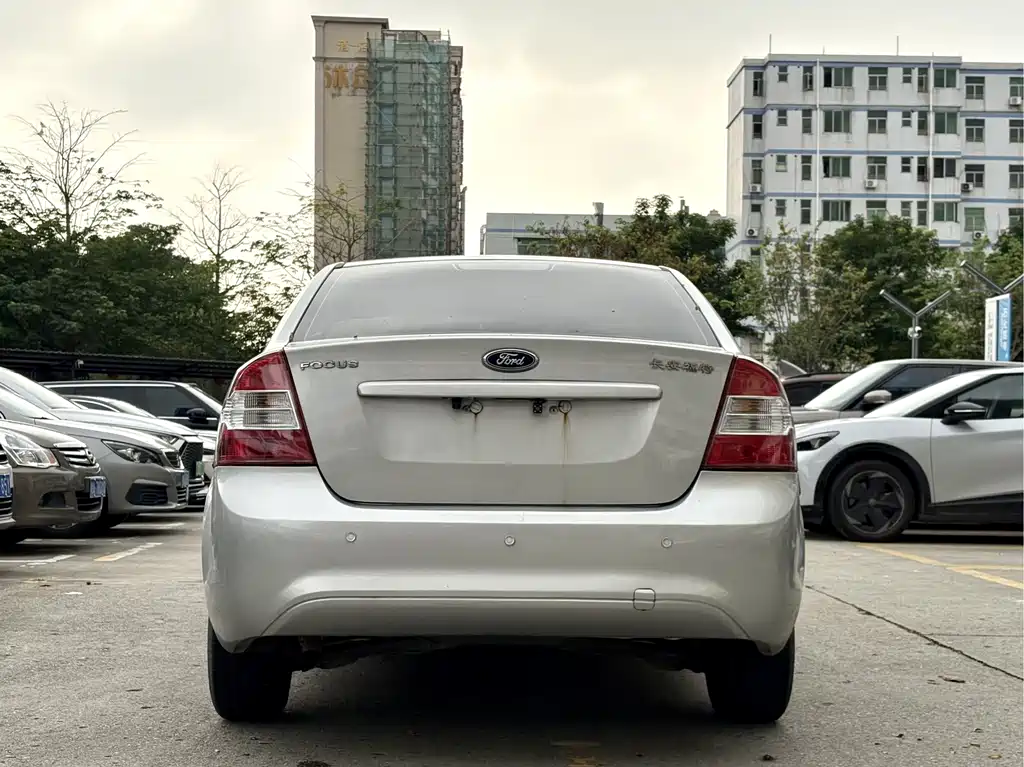 Ford Focus 2014 — фото 11