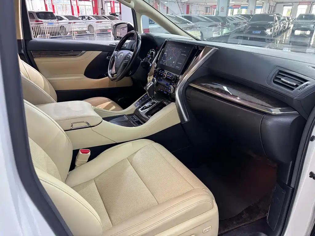 Toyota Alphard 2020 — фото 15