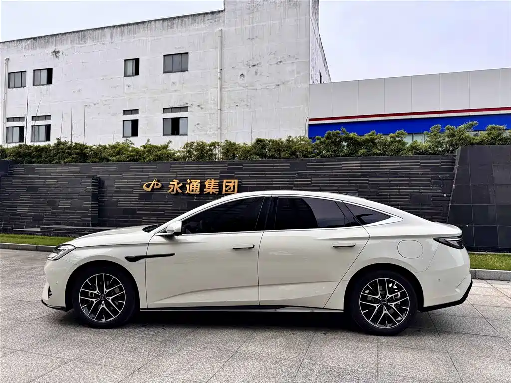 BYD Seal 07 DM-i 2025 — фото 10