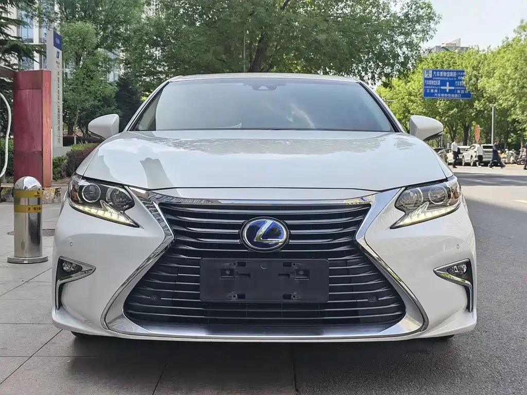 Lexus ES 2018 — фото 4