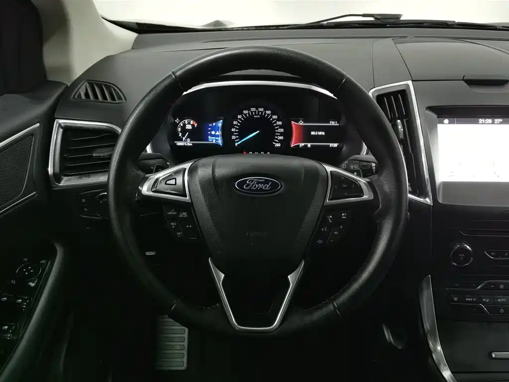 Ford Edge 2017 — фото 11
