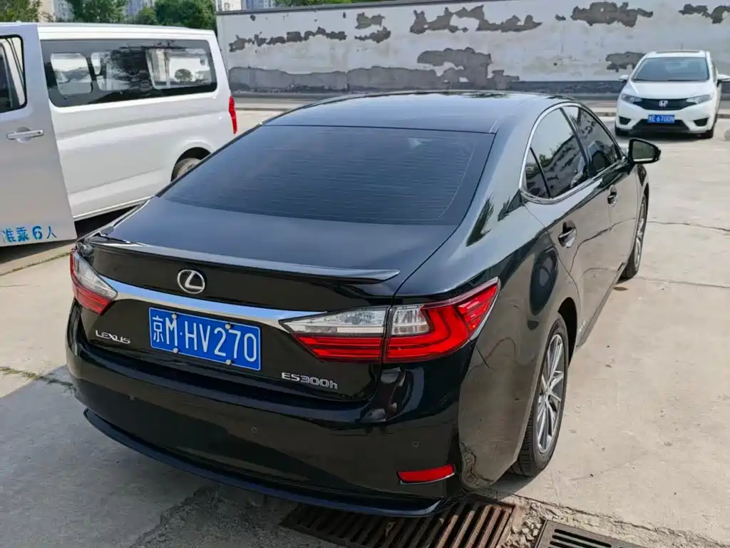 Lexus ES 2016