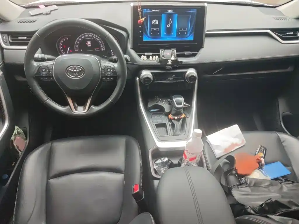 Toyota RAV4 2019 — фото 13