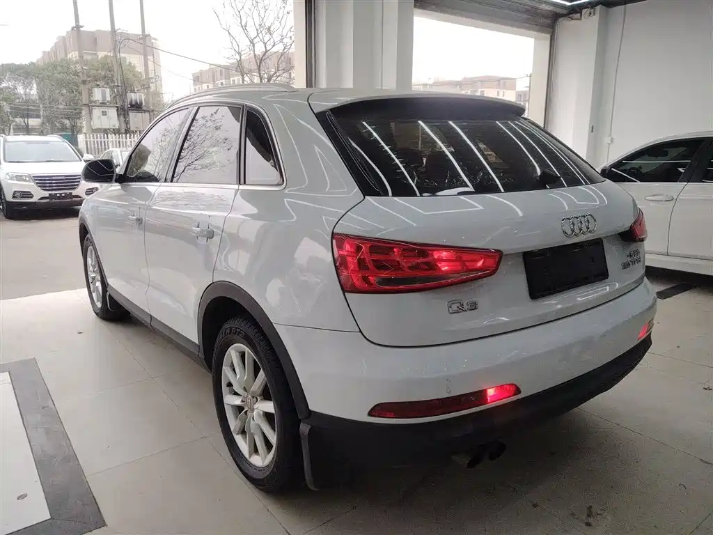 Audi Q3 2015 — фото 23