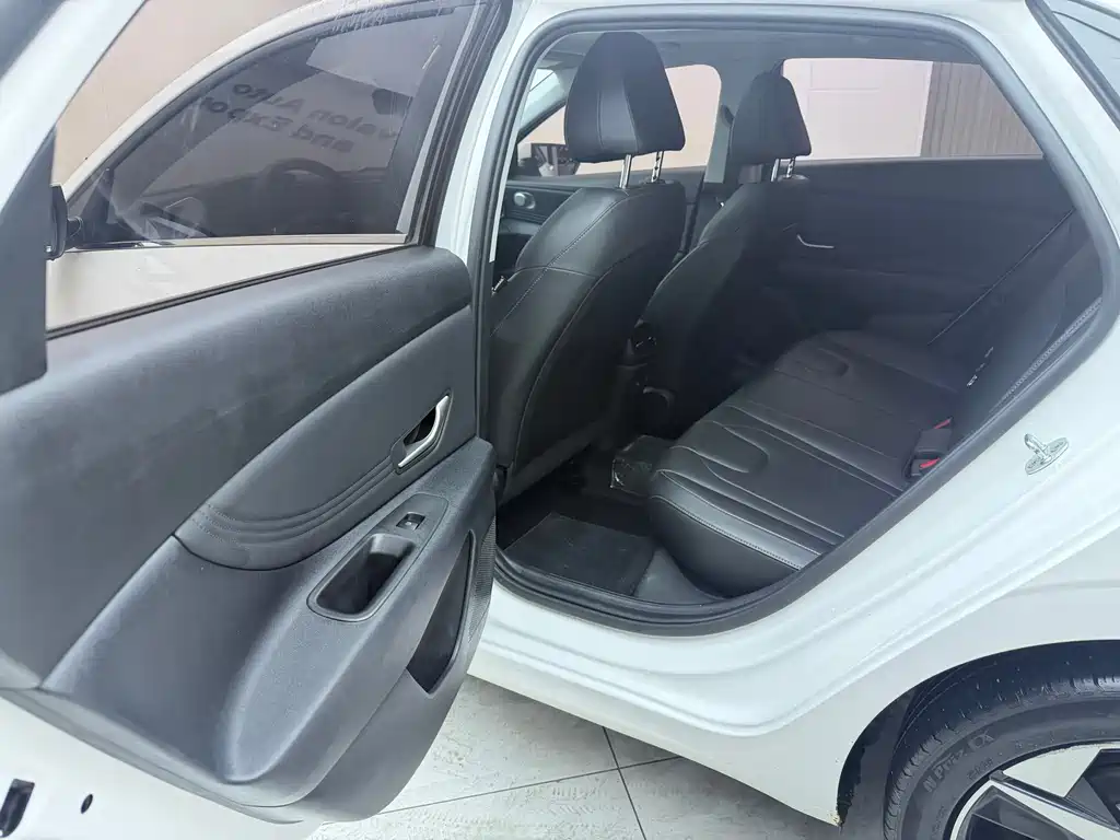 Hyundai Elantra 2022 — фото 15